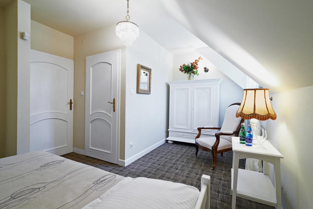Dwor Osmolice Bed & Breakfast Bialki Dolne Luaran gambar