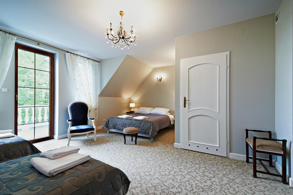 Dwor Osmolice Bed & Breakfast Bialki Dolne Luaran gambar
