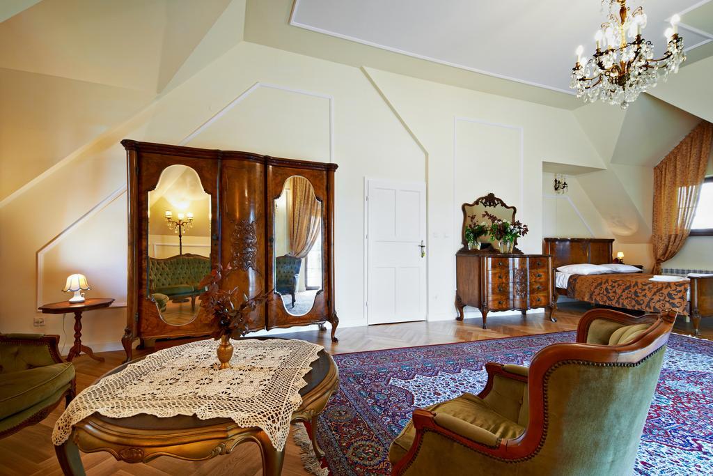 Dwor Osmolice Bed & Breakfast Bialki Dolne Luaran gambar