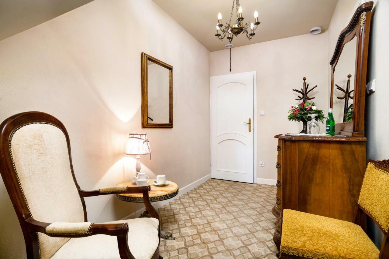 Dwor Osmolice Bed & Breakfast Bialki Dolne Luaran gambar